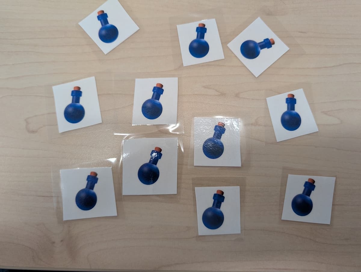 Laminerade trolldryckskort som används som fysiska belöningar